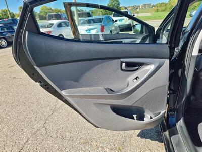 2015 Hyundai ELANTRA SE   - Photo 31 - Cincinnati, OH 45231