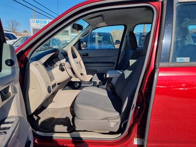 2012 Ford Escape XLS   - Photo 8 - Cincinnati, OH 45231