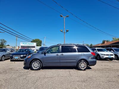2009 Toyota Sienna XLE   - Photo 2 - Cincinnati, OH 45231