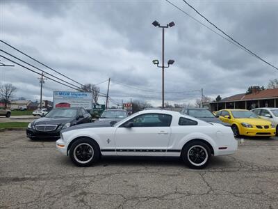 2007 Ford Mustang V6 Deluxe   - Photo 2 - Cincinnati, OH 45231