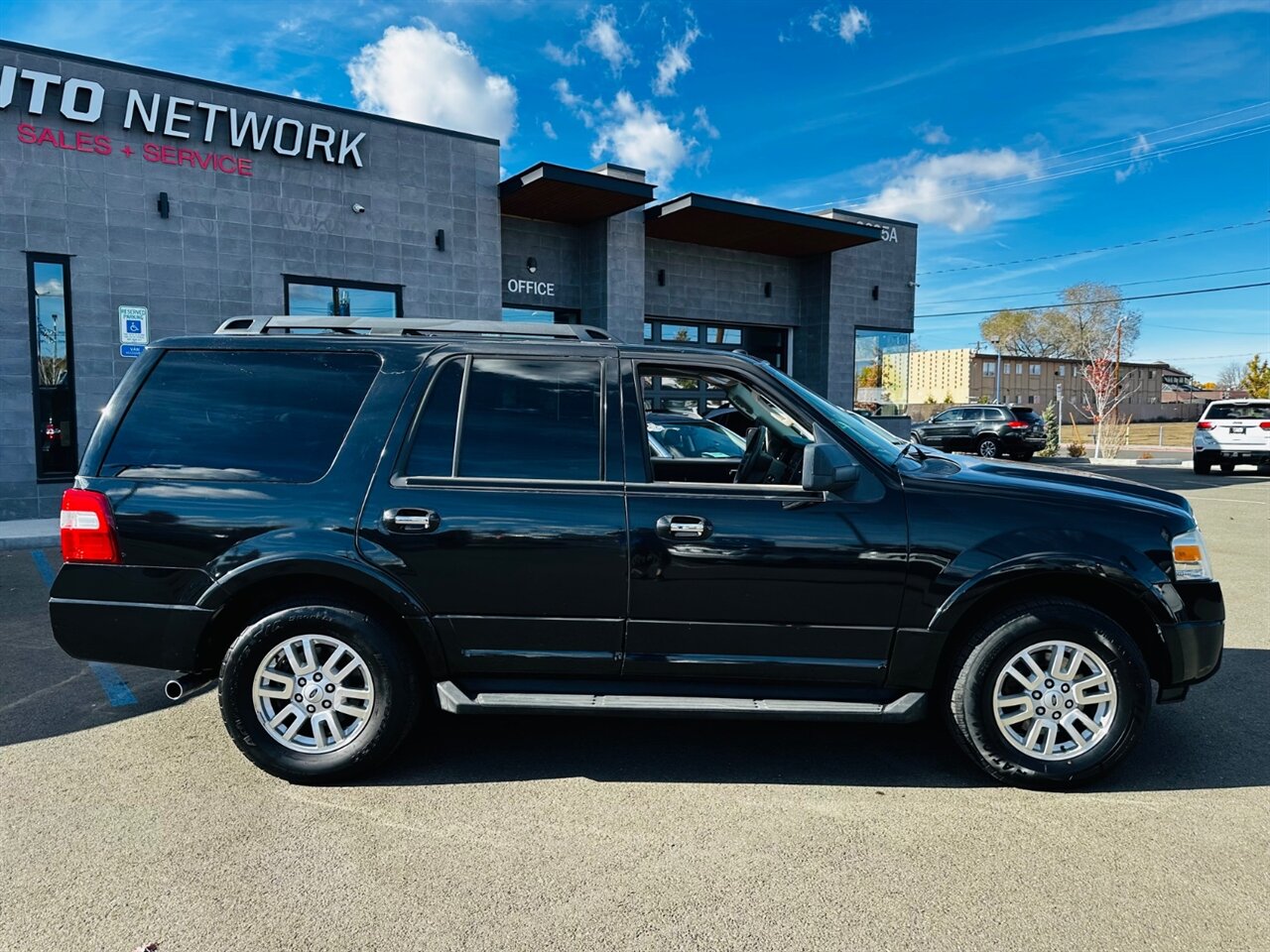 2011 Ford Expedition XLT - Photo 2 - Reno, NV 89502