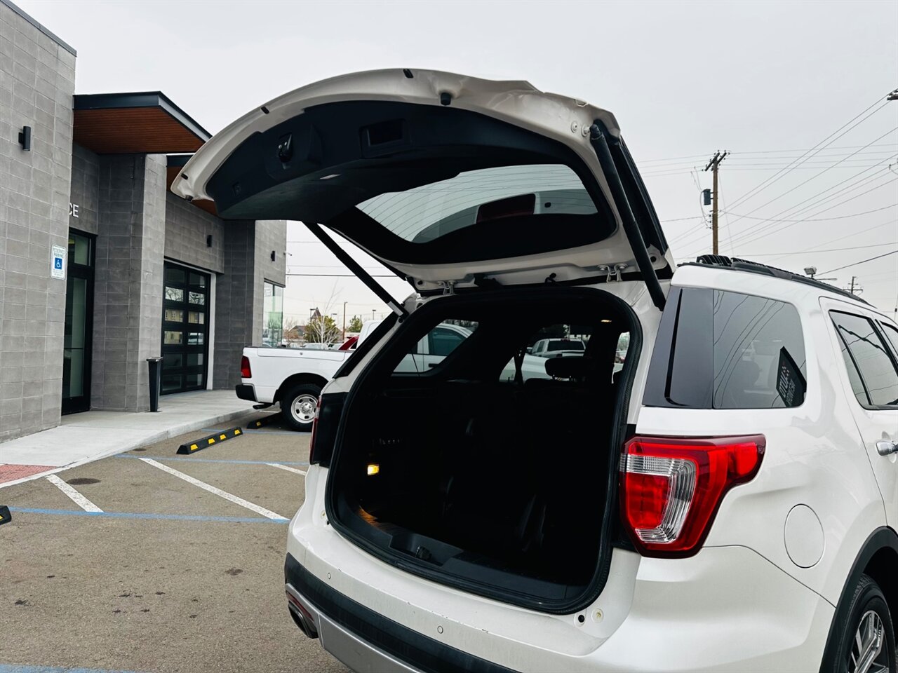 2017 Ford Explorer Platinum - Photo 8 - Reno, NV 89502