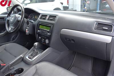 2012 Volkswagen Jetta TDI 4dr Sedan! 30 City MPG! 42 Hwy MPG! Bluetooth! Heated Leather Seats! Cruise Control! Multi-Function Trip Computer! All Weather Floor Mats! - Photo 11 - Portland, OR 97266