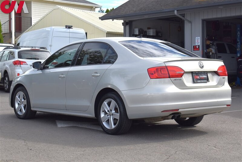 2012 Volkswagen Jetta TDI  4dr Sedan! 30 City MPG! 42 Hwy MPG! Bluetooth! Heated Leather Seats! Cruise Control! Multi-Function Trip Computer! All Weather Floor Mats!
