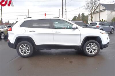 2018 Jeep Cherokee Latitude Plus  4x4 4dr SUV **APPOINTMENT ONLY** Heated Leather Seats & Steering Wheel! Backup Camera! Bluetooth! WIFI HotSpot! Sunroof! Tow Hitch! - Photo 6 - Portland, OR 97266