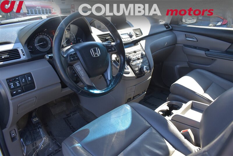 2013 Honda Odyssey Touring  4dr Mini-Van! Back-Up Camera! Blind Spot Monitor! Park Assist! Cruise Control! Bluetooth! Power Sliding Doors! Heated Leather Seats! Sunroof! Power Seats! Power Liftgate! Tow Hitch!