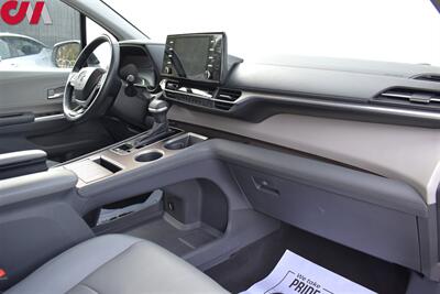 2024 Toyota Sienna XLE 8-Passenger  4dr Mini-Van**BY APPOINTMENT ONLY**Back Up Cam! Blind Spot Monitor! Lane Assist! Eco & Sport Drive Modes! Bluetooth! Heated Leather Seats! Sunroof!  Stow-Flat Third-Row Seats! - Photo 11 - Portland, OR 97266