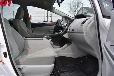 2013 Toyota Prius V Two  4dr Wagon Power, ECO & EV Modes! Bluetooth! Backup Camera! - Photo 18 - Portland, OR 97266