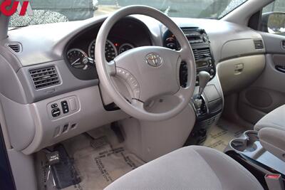 2004 Toyota Sienna LE 7 Passenger AWD 4dr Mini-Van! Low Miles! Second-Row Captain’s Chairs! Child Protector Sliding Door Locks! Deluxe AM/FM/Cass/CD! Fold-Down Rear Seats! Cruise Control! Tow Hitch! - Photo 3 - Portland, OR 97266