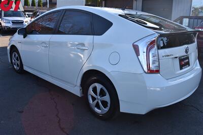 2015 Toyota Prius Four  4dr Hatchback! Heated Leather Seats! EV, Eco, & Power Modes! Backup Camera! Bluetooth! Navigation! All Weather Floor Mats! Good Year Tires! 51 City MPG! 48 HWY MPG! - Photo 2 - Portland, OR 97266