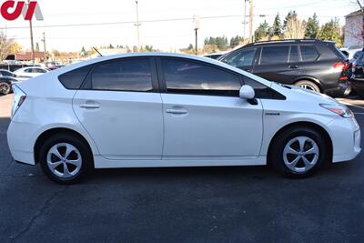 2015 Toyota Prius Four  4dr Hatchback! Heated Leather Seats! EV, Eco, & Power Modes! Backup Camera! Bluetooth! Navigation! All Weather Floor Mats! Good Year Tires! 51 City MPG! 48 HWY MPG! - Photo 6 - Portland, OR 97266