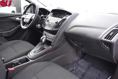 2018 Ford Focus SE  4dr Hatchback! Back-Up Camera! Bluetooth w/ Steering Wheel Controls! Heated Seats! Traction Control! All Weather Floor Mats! - Photo 11 - Portland, OR 97266