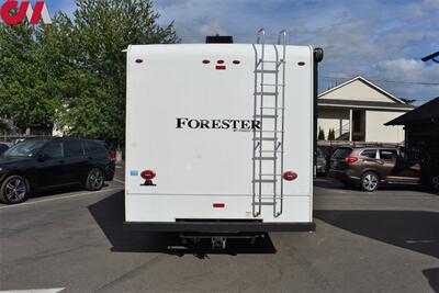 2019 Forest River Ford E450 CLASS C FORESTER 2421MS  ** BY APPOINTMENT ONLY** Double Slide-Out, 1 Bed, 1 Bath RV!!! Solar Panels! Tow Hitch! - Photo 5 - Portland, OR 97266