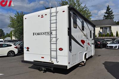 2019 Forest River Ford E450 CLASS C FORESTER 2421MS  ** BY APPOINTMENT ONLY** Double Slide-Out, 1 Bed, 1 Bath RV!!! Solar Panels! Tow Hitch! - Photo 6 - Portland, OR 97266