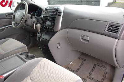 2008 Toyota Sienna LE 7-Passenger  AWD 4dr Mini-Van! Traction Control! Front & Side Curtain Airbags! Dual Sliding Doors! Tri-Zone Climate Control! Spacious 3rd Row! Flexible Cargo Space! - Photo 11 - Portland, OR 97266