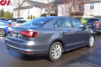 2017 Volkswagen Jetta 1.4T SE  4dr Sedan 28 City MPG! 38 Hwy MPG! Back Up Camera! Bluetooth! Sunroof! Heated Leather Seats! Apple CarPlay! Android Auto! All-Weather Rubber Floor Mats! - Photo 5 - Portland, OR 97266