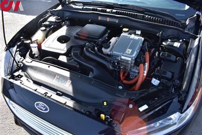 2016 Ford Fusion SE  Hybrid 4dr Sedan 44 City / 41 Highway MPG! Bluetooth! Back Up Camera! Parking Assist! - Photo 24 - Portland, OR 97266