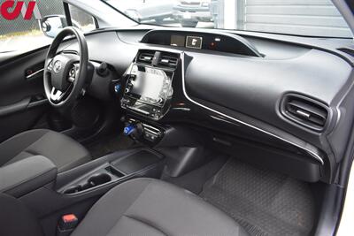 2022 Toyota Prius LE  4dr Hatchback Toyota Safety Sense! Lane Assist! Collision Prevention! Backup Camera! Eco, EV, & Power Modes! - Photo 12 - Portland, OR 97266