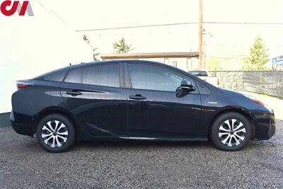 2018 Toyota Prius Three  4dr Hatchback! 54 City MPG! 50 Hwy MPG! Back Up Cam! Lane Assist & Collision Mitigation! Dynamic Radar Cruise Control! Eco & Pwr Modes! Navigation! Bluetooth! All Weather Floor Mats! - Photo 6 - Portland, OR 97266