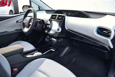 2018 Toyota Prius Three  4dr Hatchback! 54 City MPG! 50 Hwy MPG! Back Up Cam! Lane Assist & Collision Mitigation! Dynamic Radar Cruise Control! Eco & Pwr Modes! Navigation! Bluetooth! All Weather Floor Mats! - Photo 12 - Portland, OR 97266