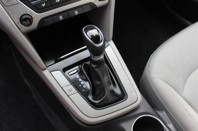 2018 Hyundai ELANTRA SEL - Photo 12 - Salem, OR 97317