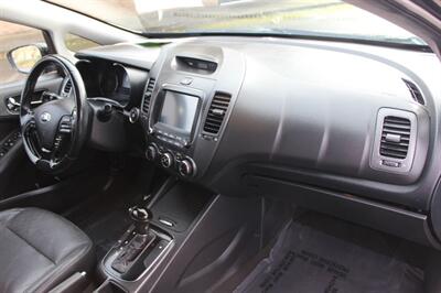 2017 Kia Forte5 EX   - Photo 17 - Salem, OR 97317