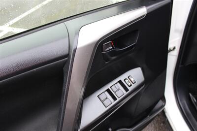 2017 Toyota RAV4 LE - Photo 11 - Salem, OR 97317