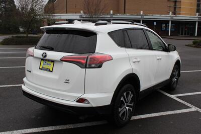 2017 Toyota RAV4 LE - Photo 4 - Salem, OR 97317