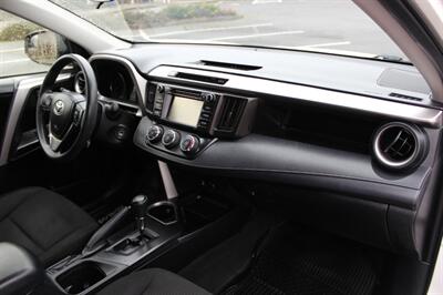 2017 Toyota RAV4 LE - Photo 17 - Salem, OR 97317