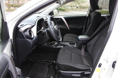 2017 Toyota RAV4 LE - Photo 10 - Salem, OR 97317