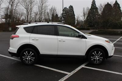 2017 Toyota RAV4 LE - Photo 5 - Salem, OR 97317