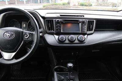 2017 Toyota RAV4 LE - Photo 14 - Salem, OR 97317