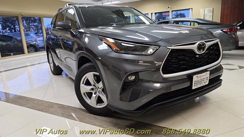 2021 Toyota Highlander LE  