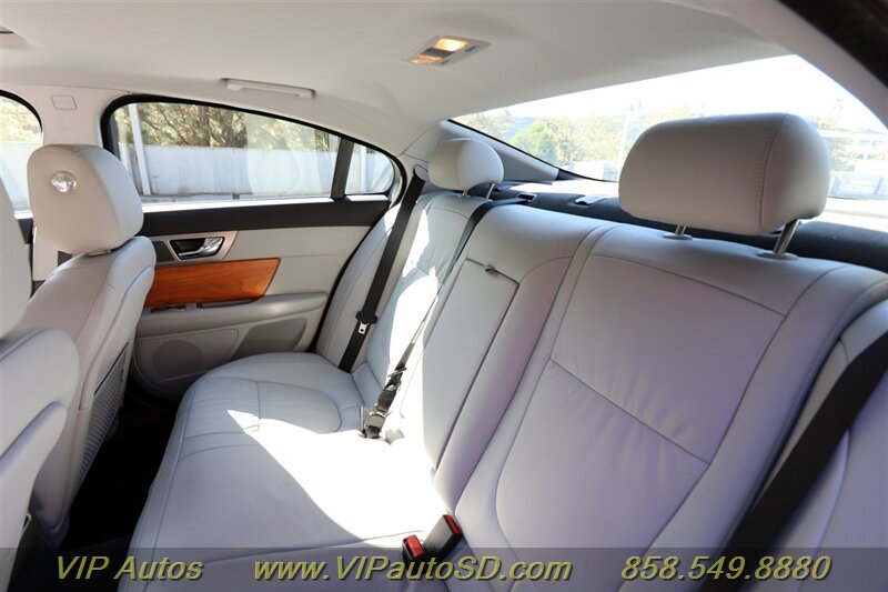 2010 Jaguar XF Luxury photo