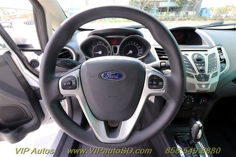 2011 Ford Fiesta SE photo