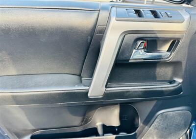 2014 Toyota 4Runner SR5 Premium 4x4 Third Row Seating - Photo 7 - San Diego, CA 92115