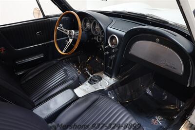 1963 Chevrolet Corvette   - Photo 13 - Springfield, OH 45503
