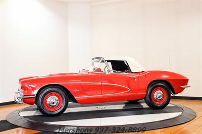 1961 Chevrolet Corvette   - Photo 16 - Springfield, OH 45503