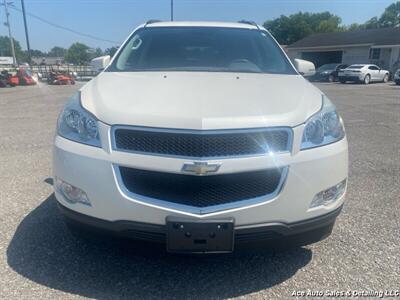 2011 Chevrolet Traverse LT   - Photo 2 - Salem, IL 62881