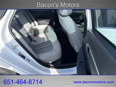 2021 Hyundai Sonata SEL   - Photo 13 - Forest Lake, MN 55025