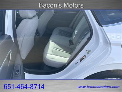 2021 Hyundai Sonata SEL   - Photo 12 - Forest Lake, MN 55025