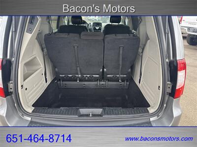 2016 Chrysler Town & Country Touring   - Photo 13 - Forest Lake, MN 55025