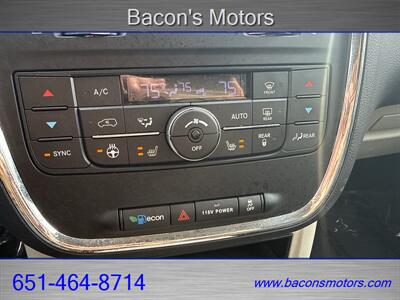 2016 Chrysler Town & Country Touring   - Photo 24 - Forest Lake, MN 55025