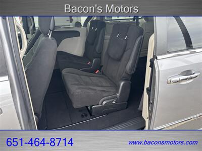 2016 Chrysler Town & Country Touring   - Photo 12 - Forest Lake, MN 55025