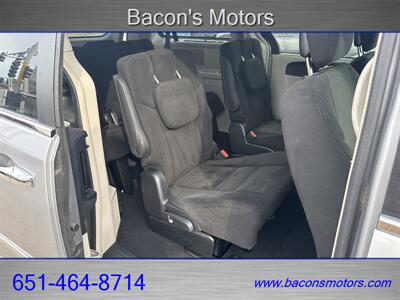 2016 Chrysler Town & Country Touring   - Photo 15 - Forest Lake, MN 55025