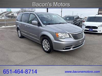 2016 Chrysler Town & Country Touring   - Photo 3 - Forest Lake, MN 55025