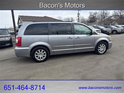 2016 Chrysler Town & Country Touring   - Photo 4 - Forest Lake, MN 55025