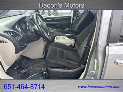 2016 Chrysler Town & Country Touring   - Photo 11 - Forest Lake, MN 55025