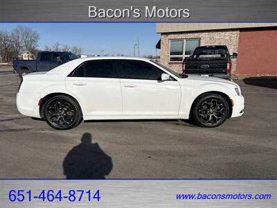 2020 Chrysler 300 Series S   - Photo 4 - Forest Lake, MN 55025