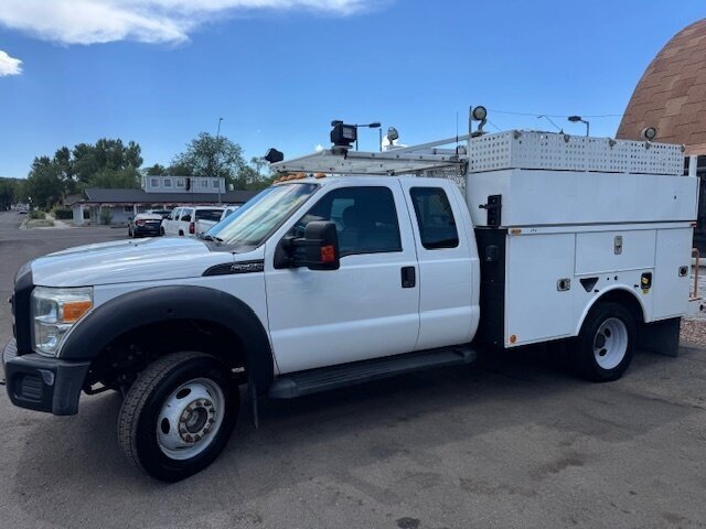 2015 Ford F-550 Super Duty Extended Cab  4X4 LOW MILES